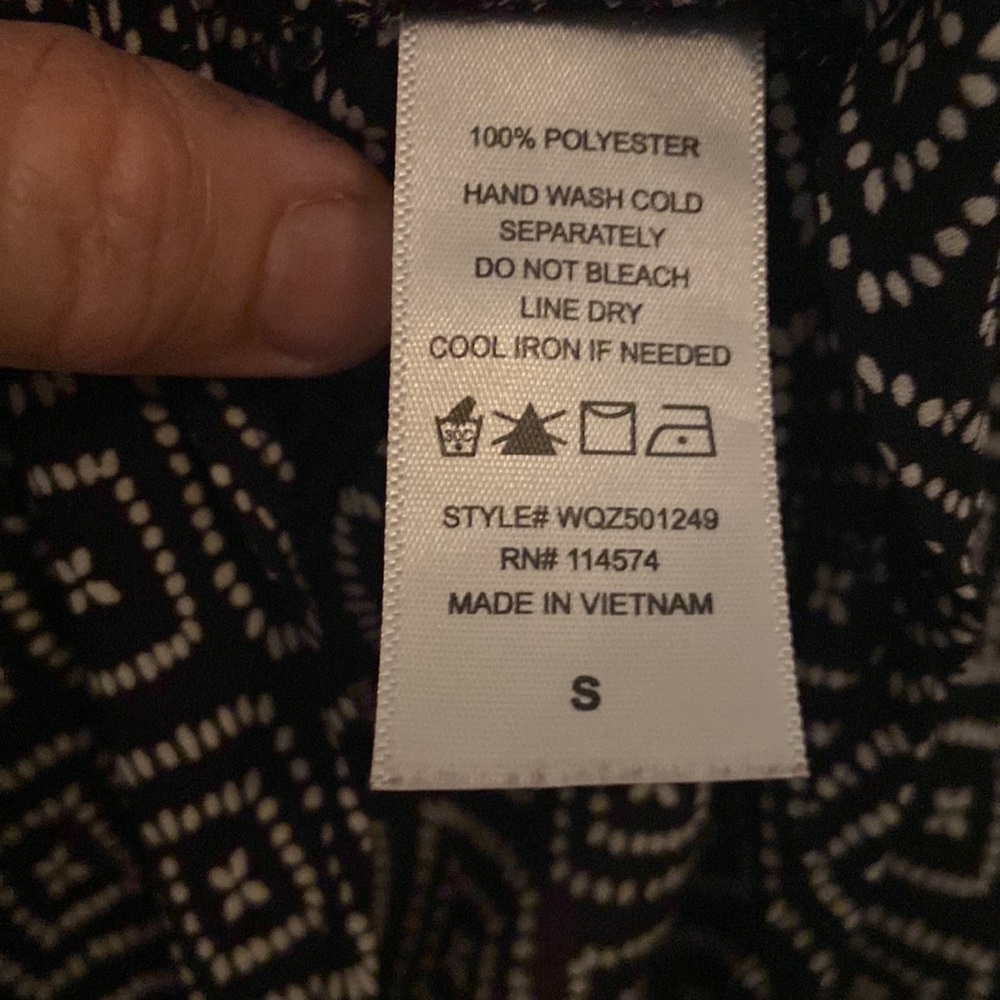 Black blouse with unique details - Picture 7 of 7